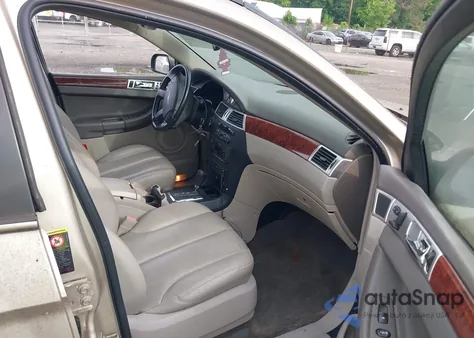 2005 Chrysler Pacifica Touring z USA, uszkodzony, nr VIN 2C8GF68475R275853